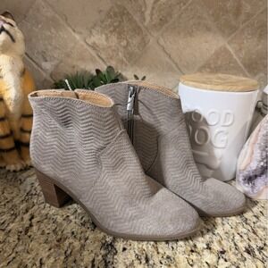 Lucky Brand Paisley Taupe Suede Booties Women's Size 7.5 NWT‎